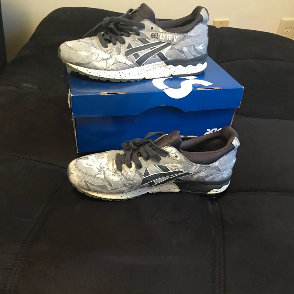 ASICS  tennis shoes